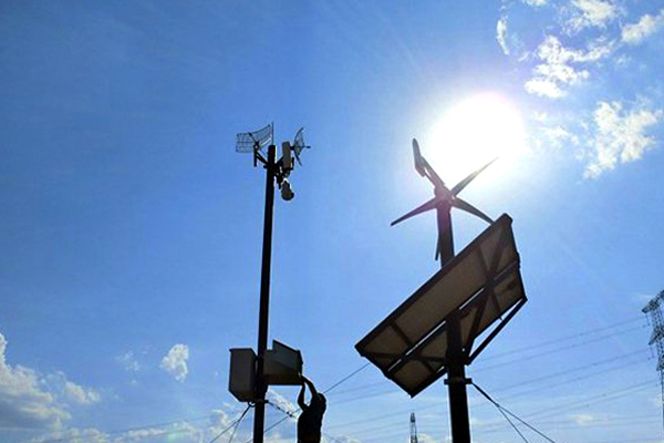 太阳能一体多用，居家安全发电全无忧